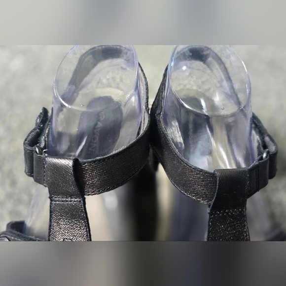 Aravon Rockport Standon T Bar Metallic Size 8 Sandals CH0417 Adjustable - Picture 6 of 11